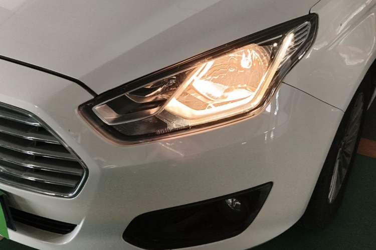 Used Ford Escort 2015 1.5L Automatic Comfort Edition Left Front Headlight
