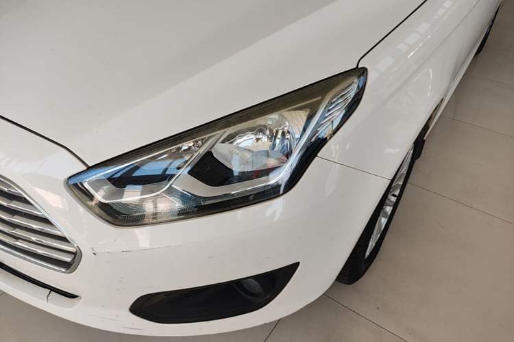Used Ford Escort 2015 1.5L Manual Comfort Model Left Front Headlight