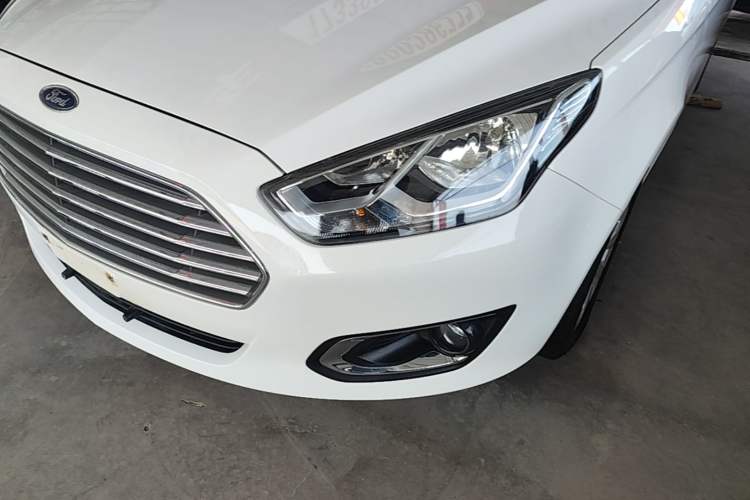 Used Ford Escort 2015 1.5L Manual Fashion Edition Left Front Headlight
