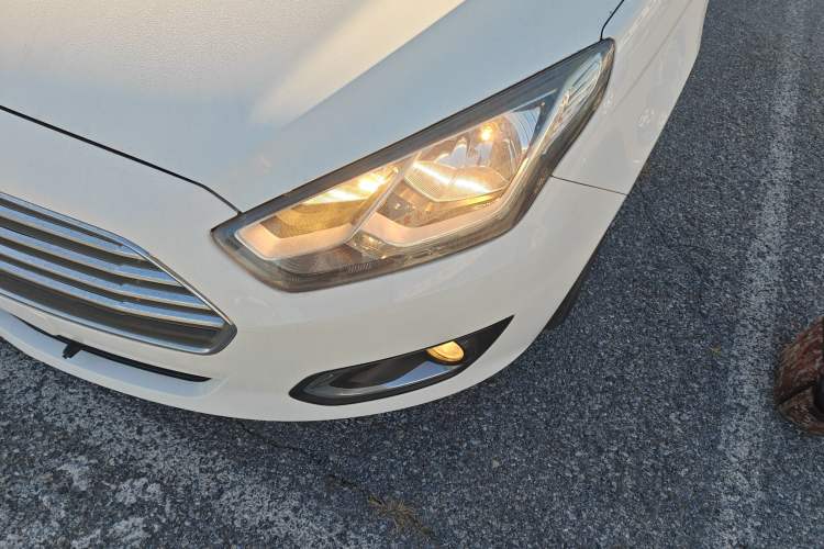 Used Ford Escort 2015 1.5L Manual Fashion Edition Left Front Headlight