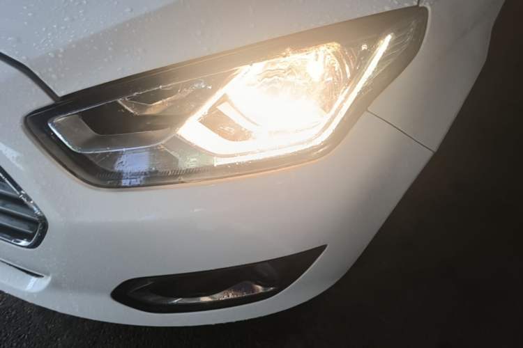 Used Ford Escort 2015 1.5L Automatic Fashion Model Left Front Headlight