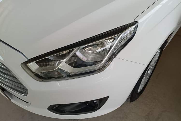 Used Ford Escort 2015 1.5L Automatic Comfort Edition Left Front Headlight