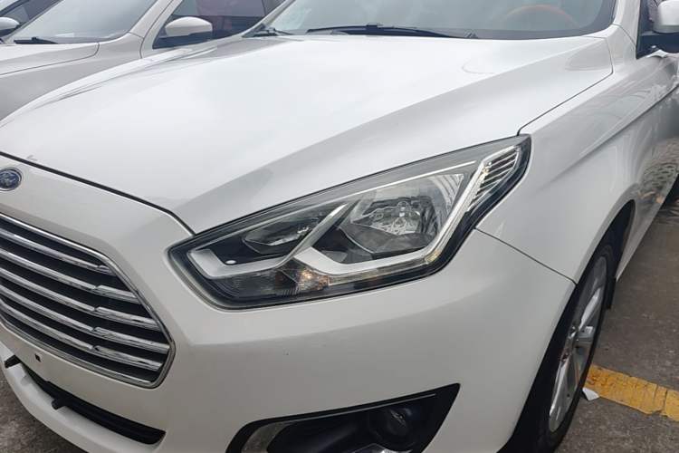 Used Ford Escort 2015 1.5L Automatic Fashion Model Left Front Headlight