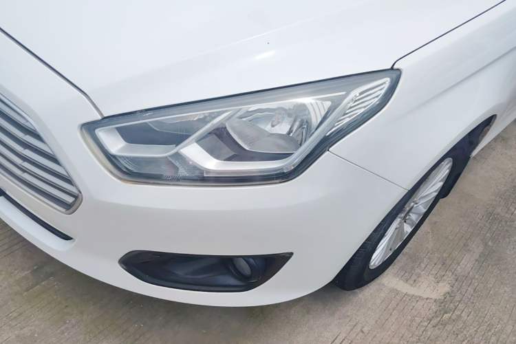 Used Ford Escort 2015 1.5L Automatic Comfort Edition Left Front Headlight