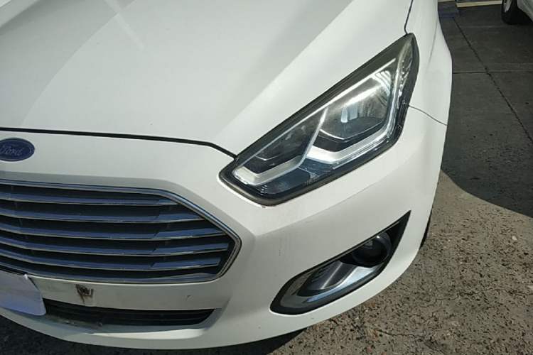 Used Ford Escort 2015 1.5L Automatic Fashion Model Left Front Headlight