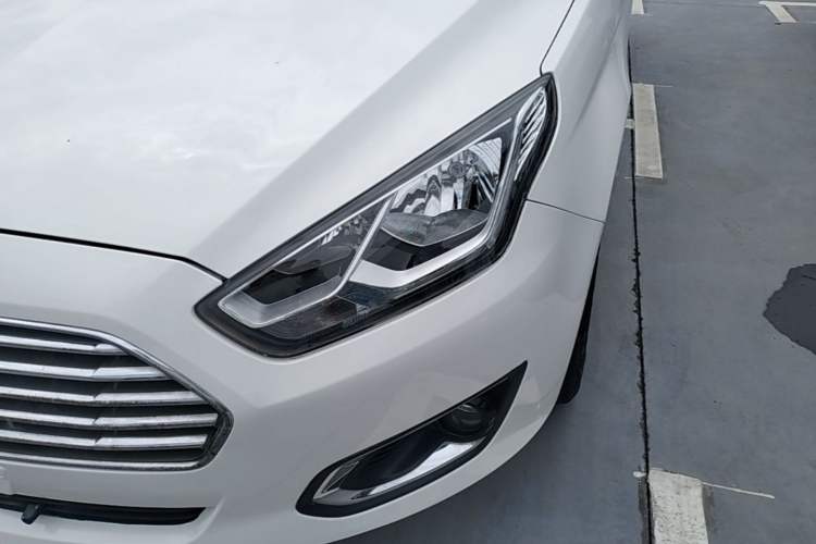 Used Ford Escort 2015 1.5L Automatic Fashion Model Left Front Headlight