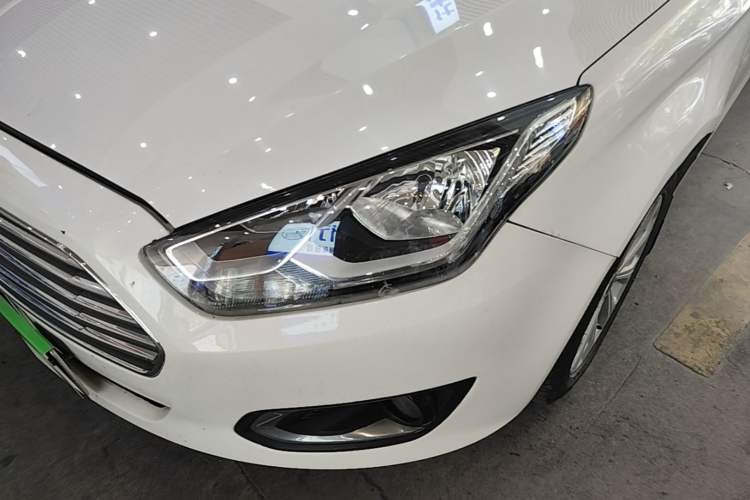 Used Ford Escort 2015 1.5L Automatic Fashion Model Left Front Headlight