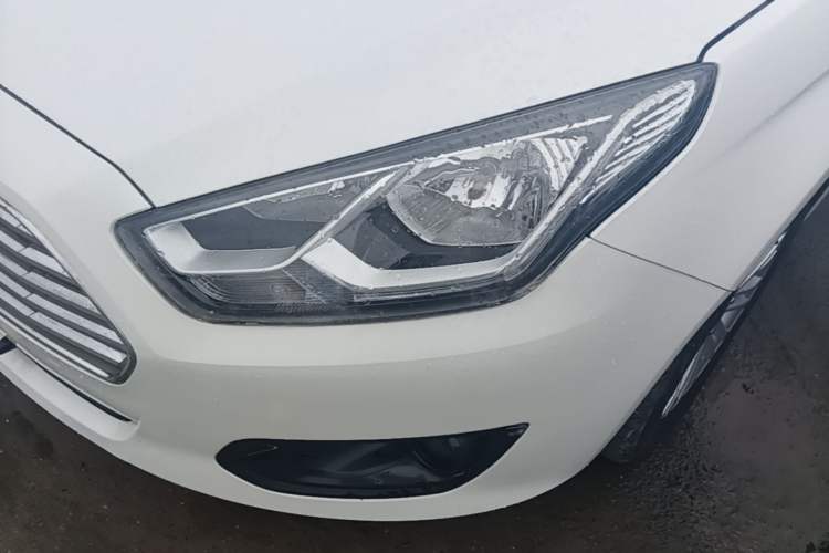 Used Ford Escort 2015 1.5L Automatic Comfort Edition Left Front Headlight