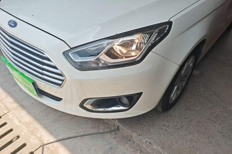 Used Ford Escort 2015 1.5L Automatic Fashion Model Left Front Headlight