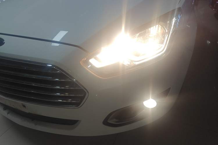 Used Ford Escort 2015 1.5L Automatic Fashion Model Left Front Headlight