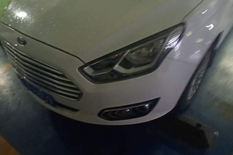 Used Ford Escort 2015 1.5L Automatic Comfort Edition Left Front Headlight