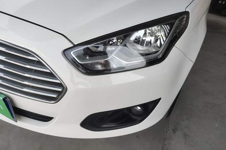 Used Ford Escort 2015 1.5L Manual Comfort Model Left Front Headlight