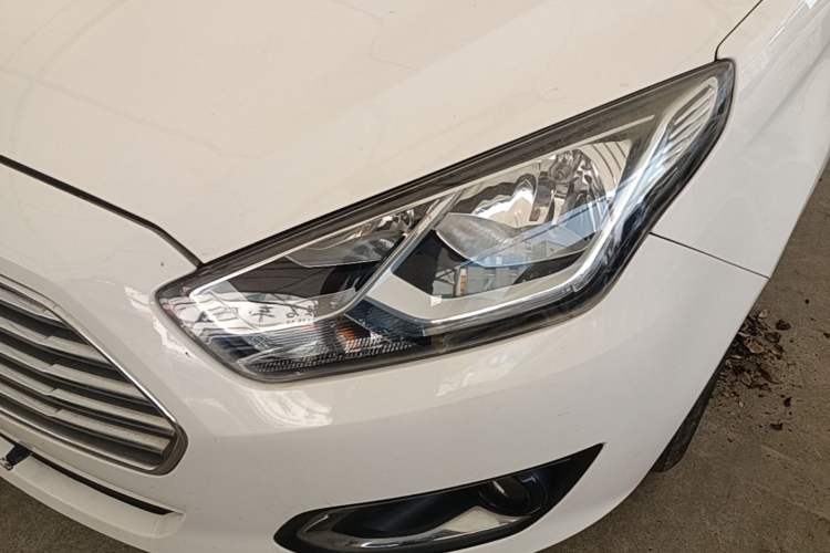 Used Ford Escort 2015 1.5L Automatic Fashion Model Left Front Headlight