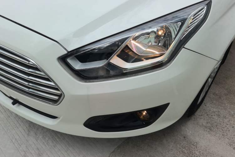 Used Ford Escort 2015 1.5L Automatic Comfort Edition Left Front Headlight