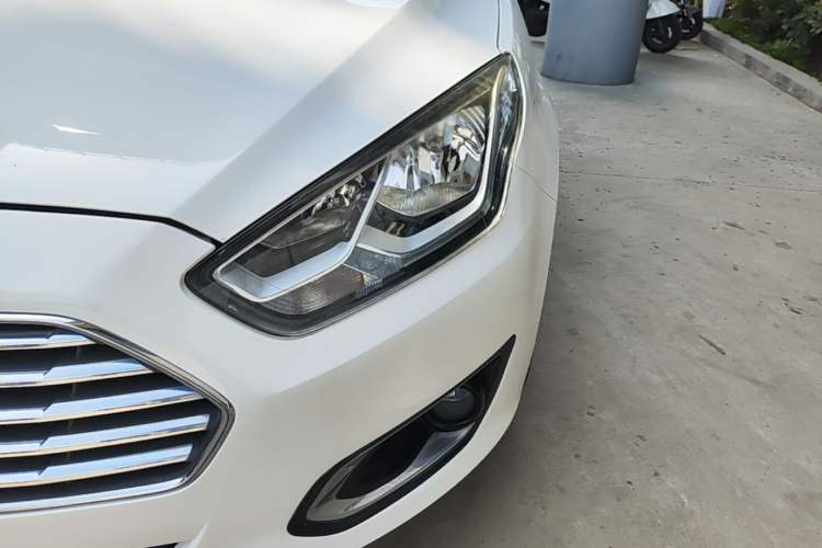 Used Ford Escort 2015 1.5L Automatic Fashion Model Left Front Headlight