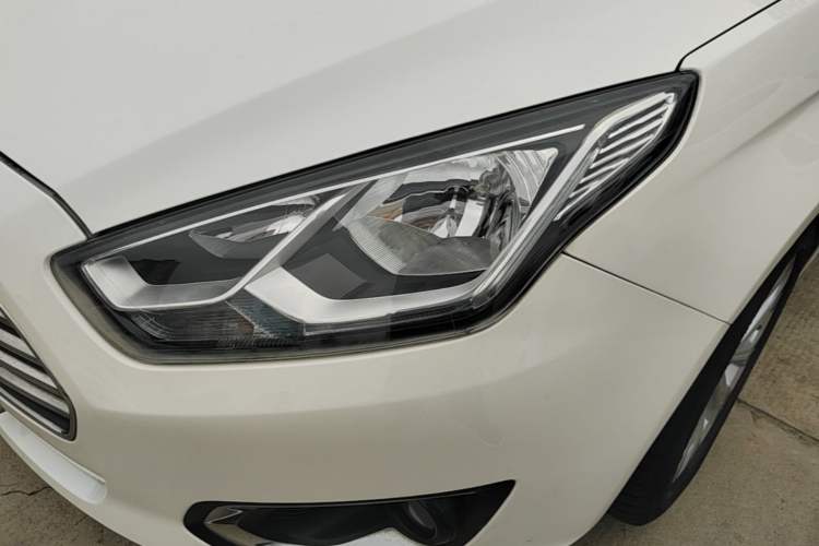 Used Ford Escort 2015 1.5L Automatic Fashion Model Left Front Headlight