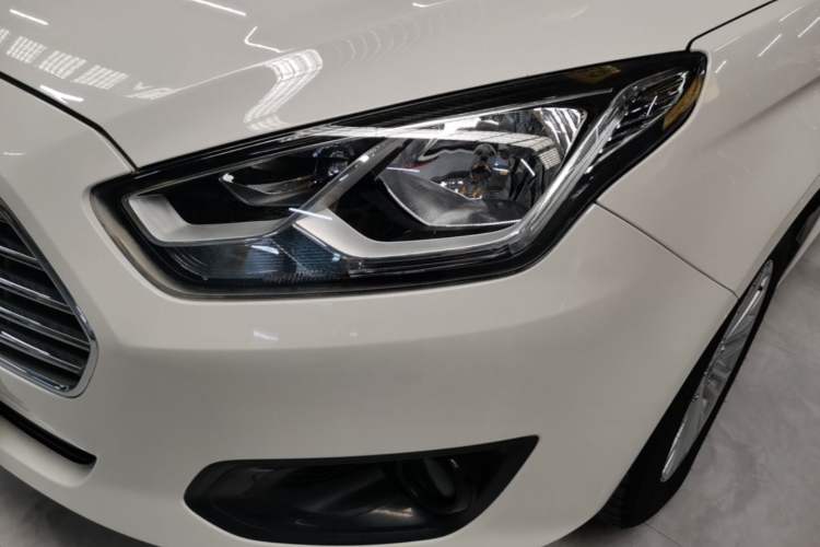 Used Ford Escort 2015 1.5L Manual Comfort Model Left Front Headlight