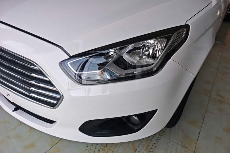 Used Ford Escort 2015 1.5L Manual Comfort Model Left Front Headlight
