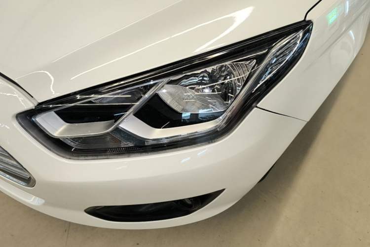 Used Ford Escort 2015 1.5L Automatic Comfort Edition Left Front Headlight