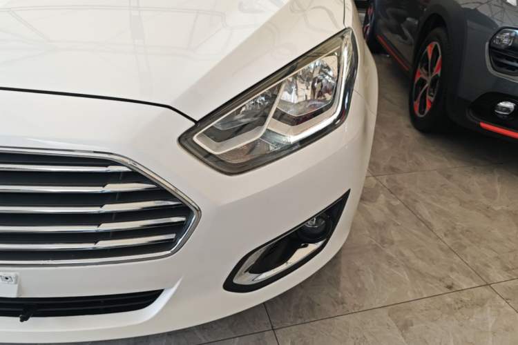 Used Ford Escort 2015 1.5L Automatic Fashion Model Left Front Headlight