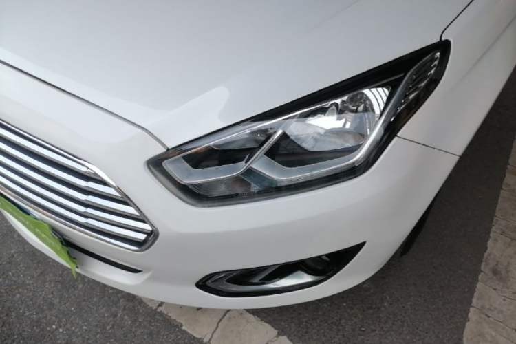 Used Ford Escort 2015 1.5L Automatic Fashion Model Left Front Headlight