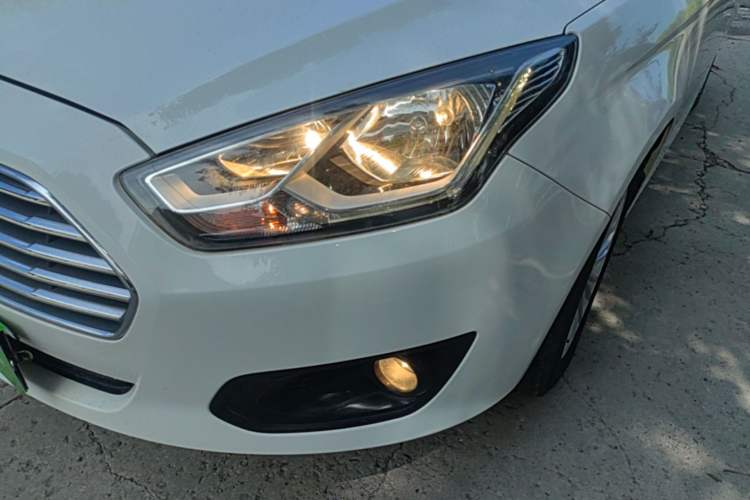 Used Ford Escort 2015 1.5L Automatic Comfort Edition Left Front Headlight