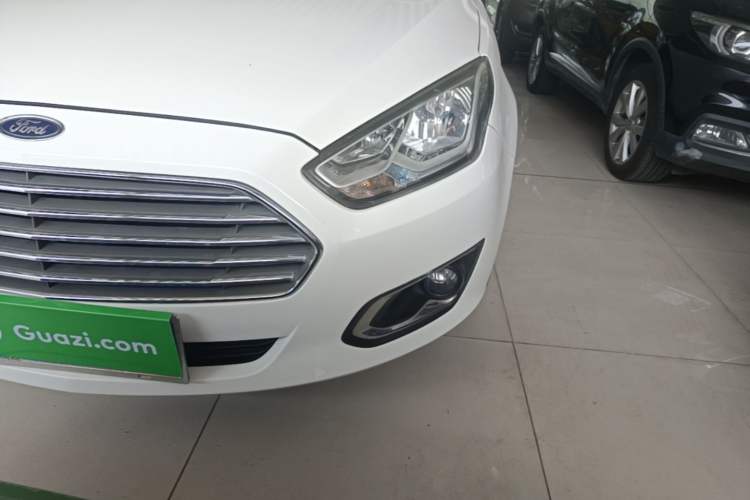 Used Ford Escort 2015 1.5L Automatic Fashion Model Left Front Headlight