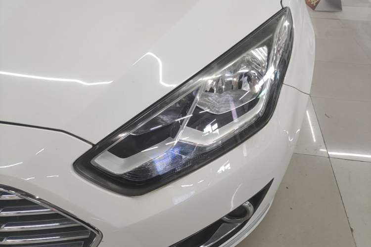 Used Ford Escort 2015 1.5L Automatic Fashion Model Left Front Headlight