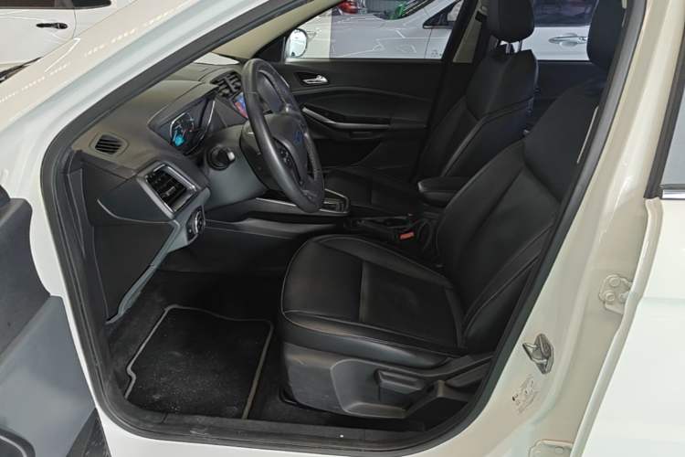 Used Ford Escort 2015 1.5L Automatic Fashion Model Left Front Seat