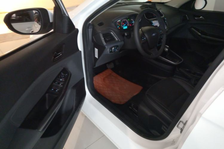 Used Ford Escort 2015 1.5L Automatic Fashion Model Left Front Seat