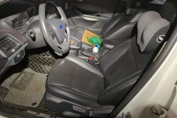 Used Ford Escort 2015 1.5L Automatic Fashion Model Left Front Seat