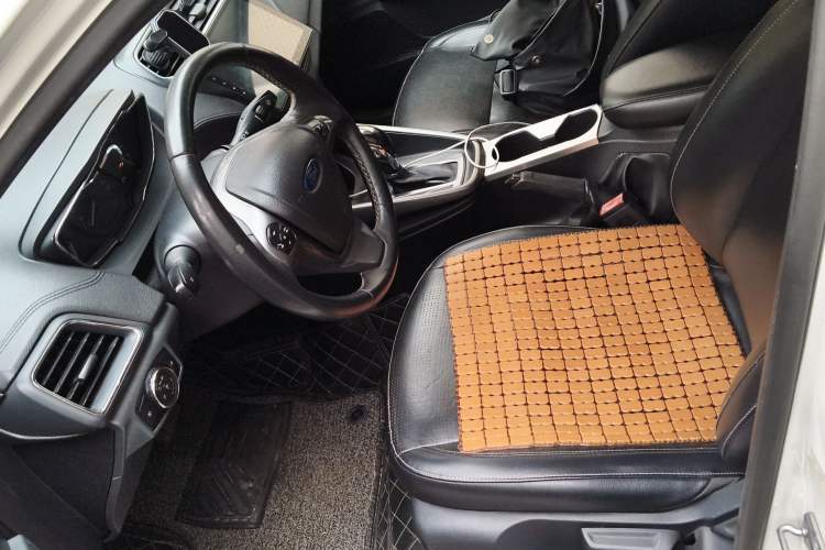 Used Ford Escort 2015 1.5L Automatic Fashion Model Left Front Seat