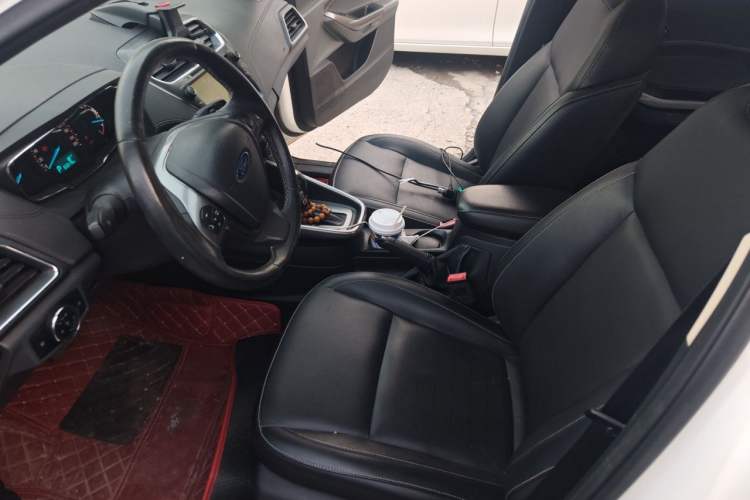 Used Ford Escort 2015 1.5L Automatic Fashion Model Left Front Seat