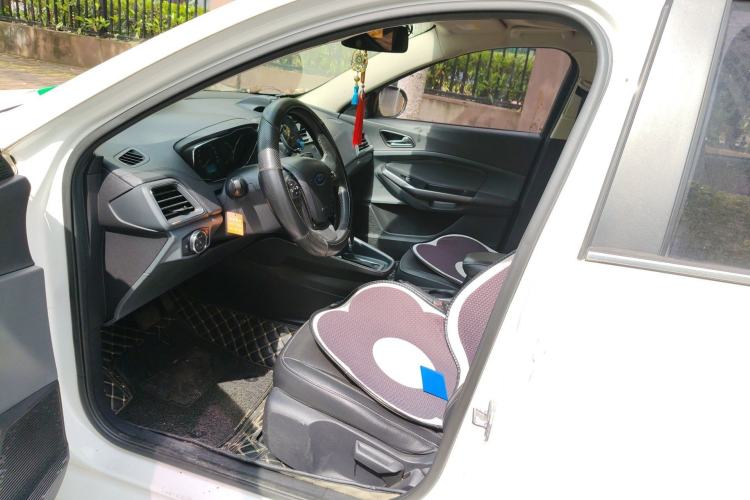 Used Ford Escort 2015 1.5L Automatic Fashion Model Left Front Seat