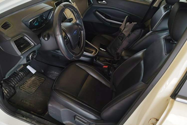Used Ford Escort 2015 1.5L Automatic Fashion Model Left Front Seat