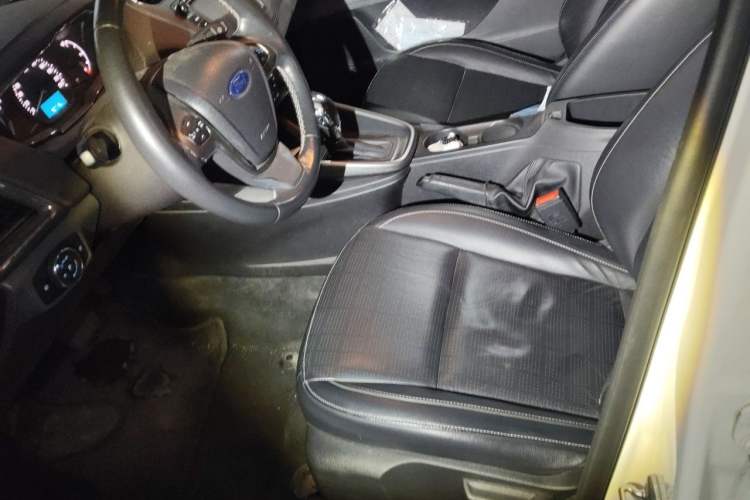 Used Ford Escort 2015 1.5L Automatic Fashion Model Left Front Seat