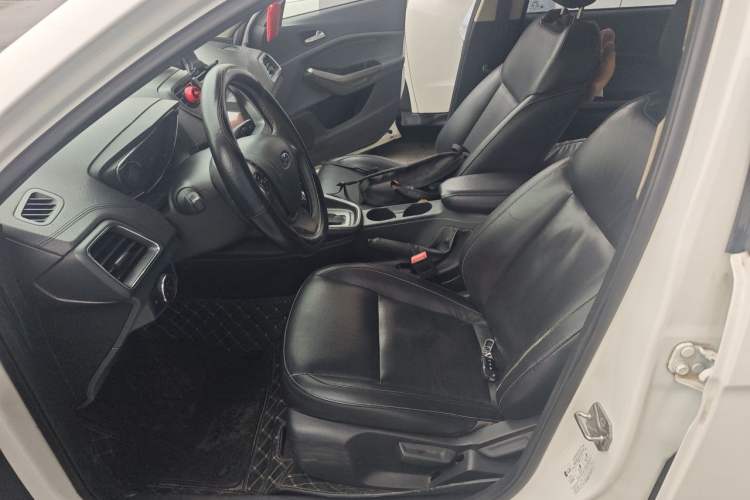 Used Ford Escort 2015 1.5L Automatic Fashion Model Left Front Seat