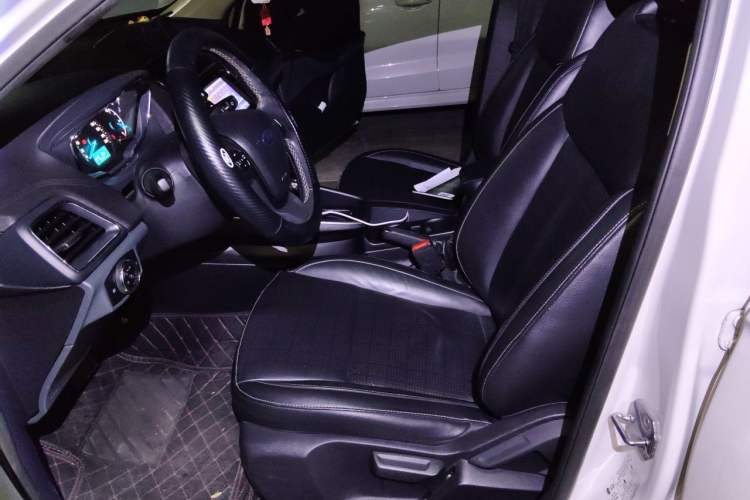 Used Ford Escort 2015 1.5L Automatic Fashion Model Left Front Seat