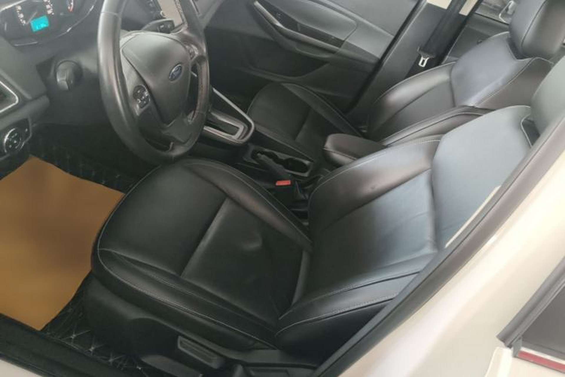 Used Ford Escort 2015 1.5L Automatic Fashion Model Left Front Seat
