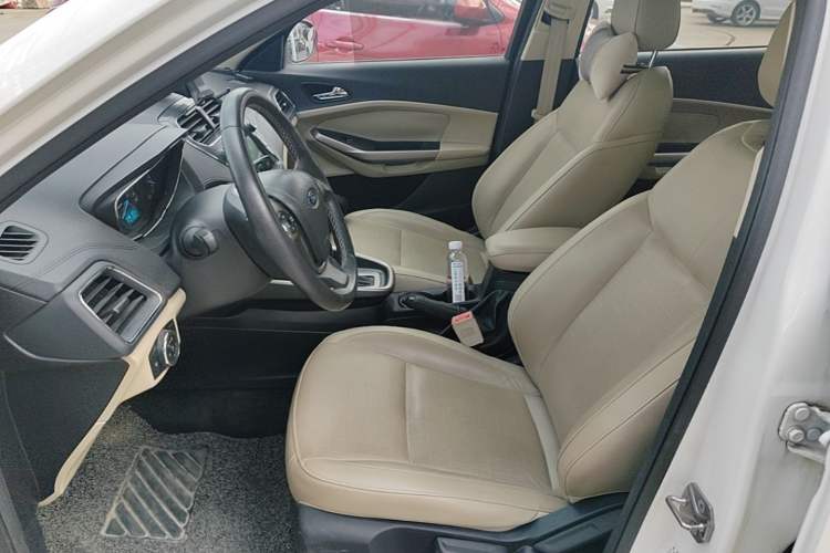 Used Ford Escort 2015 1.5L Automatic Fashion Model Left Front Seat
