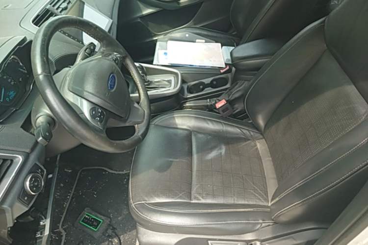 Used Ford Escort 2015 1.5L Automatic Fashion Model Left Front Seat