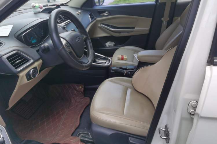 Used Ford Escort 2015 1.5L Automatic Fashion Model Left Front Seat