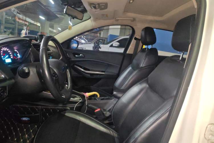 Used Ford Escort 2015 1.5L Automatic Fashion Model Left Front Seat