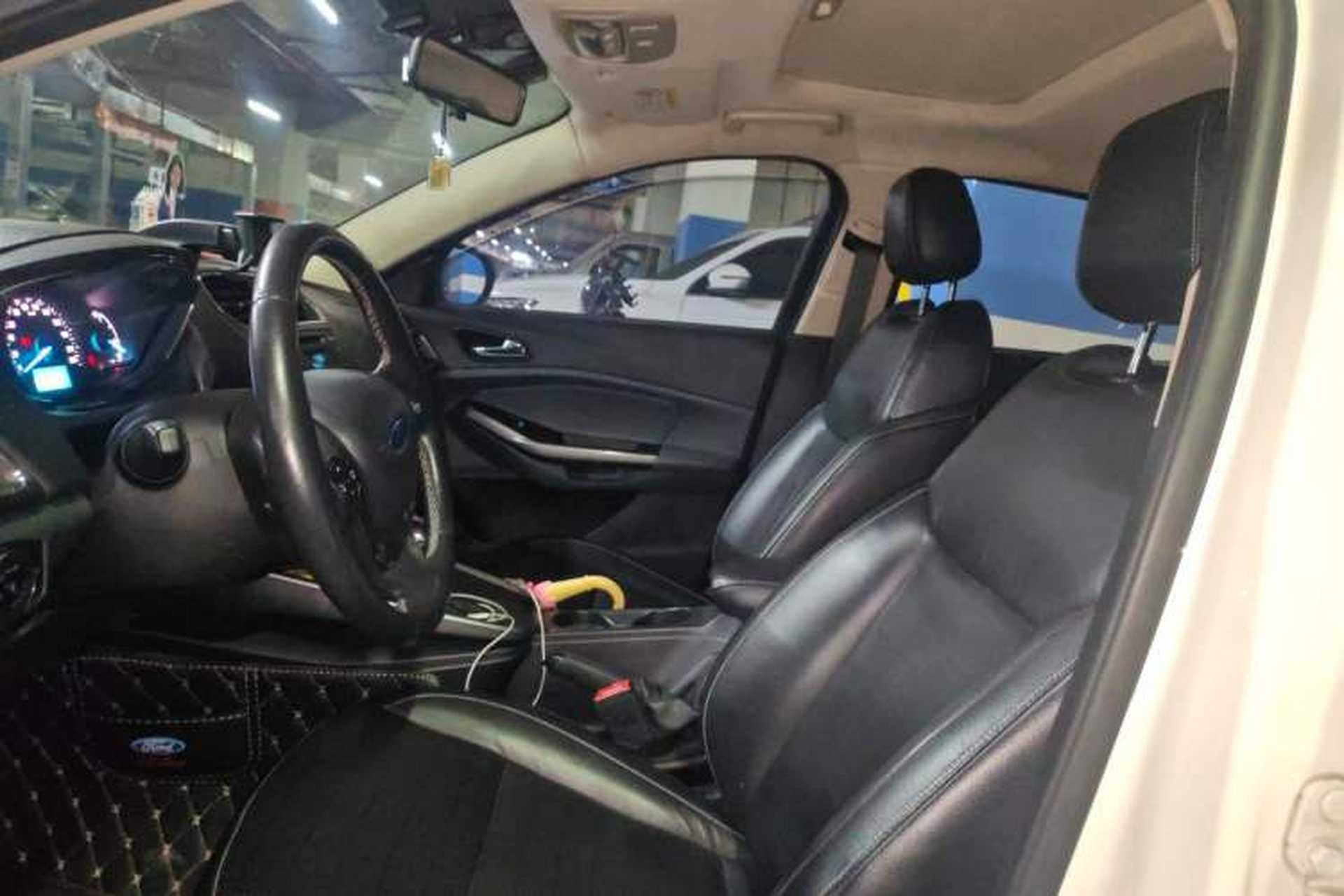 Used Ford Escort 2015 1.5L Automatic Fashion Model Left Front Seat