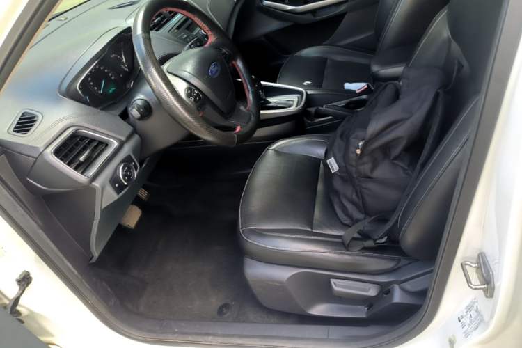 Used Ford Escort 2015 1.5L Automatic Fashion Model Left Front Seat