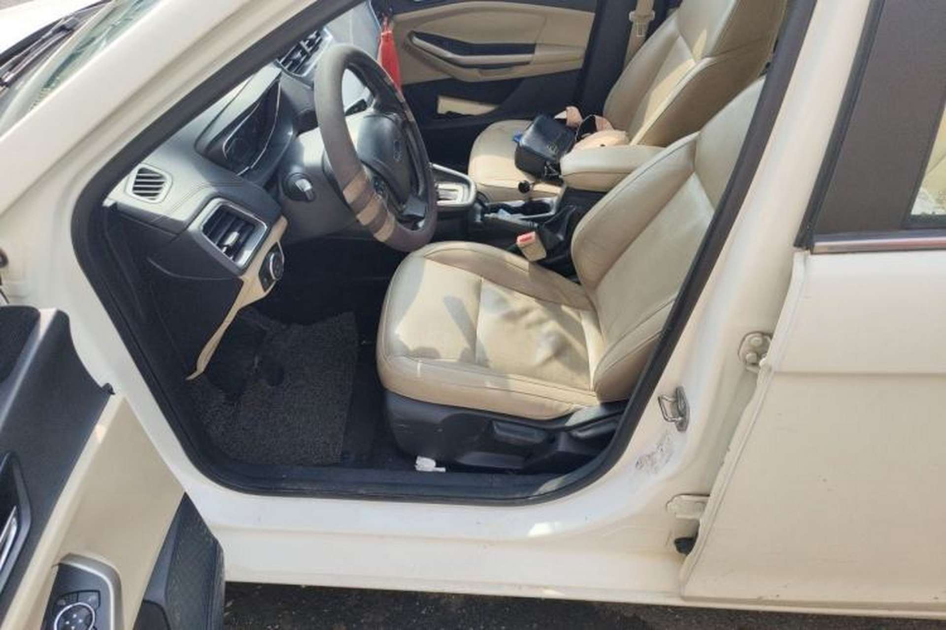 Used Ford Escort 2015 1.5L Automatic Fashion Model Left Front Seat