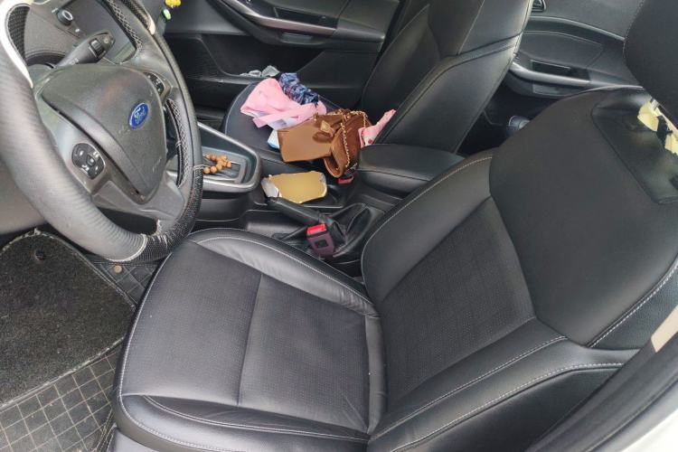 Used Ford Escort 2015 1.5L Automatic Fashion Model Left Front Seat