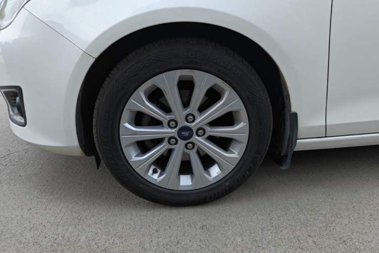 Used Ford Escort 2015 1.5L Automatic Fashion Model Left Front Wheel Hub