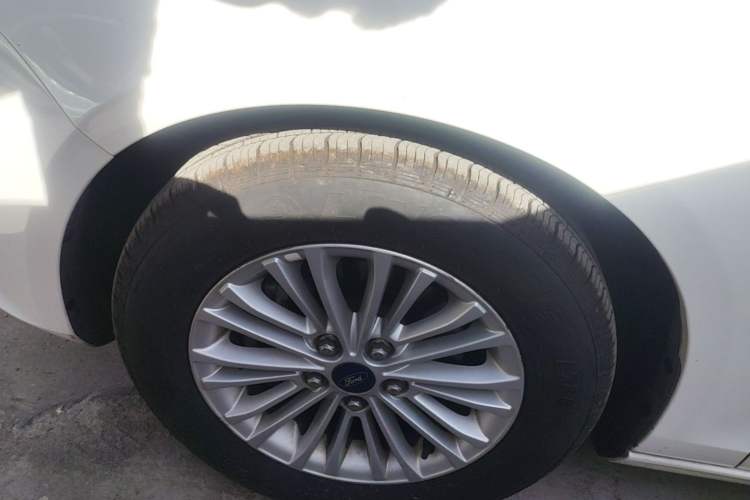 Used Ford Escort 2015 1.5L Automatic Comfort Edition Left Front Wheel Hub