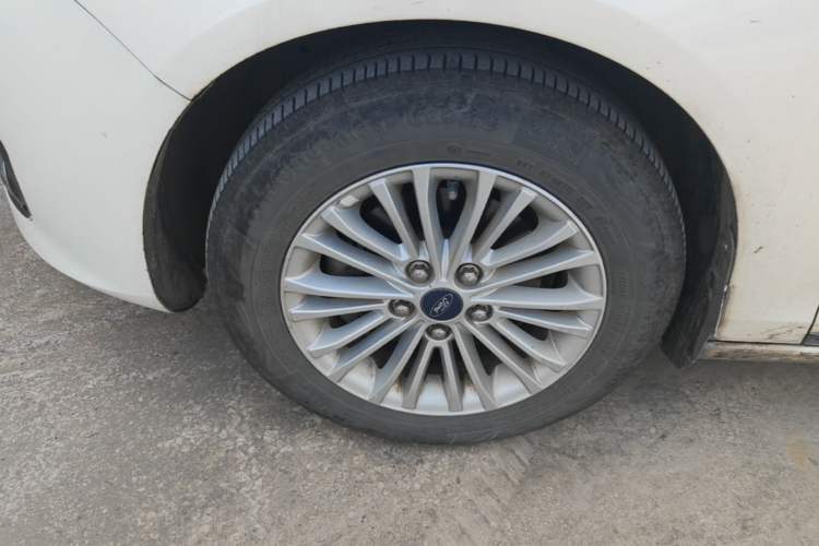 Used Ford Escort 2015 1.5L Automatic Comfort Edition Left Front Wheel Hub